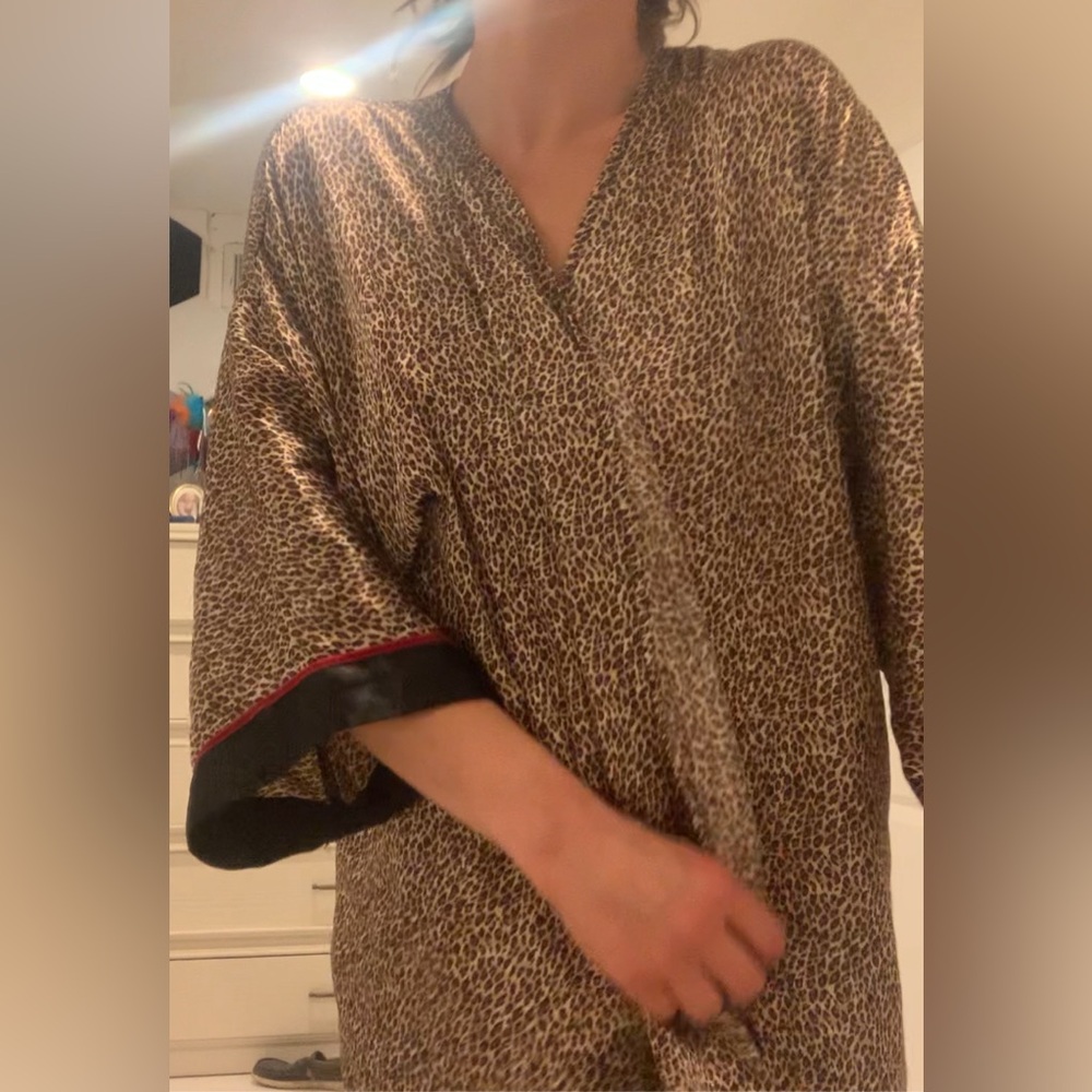 Secret Treasures Satin Robe - Picture 4 of 6